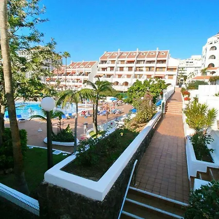 32 Avenida Rafael Puig Lluvina 公寓 *